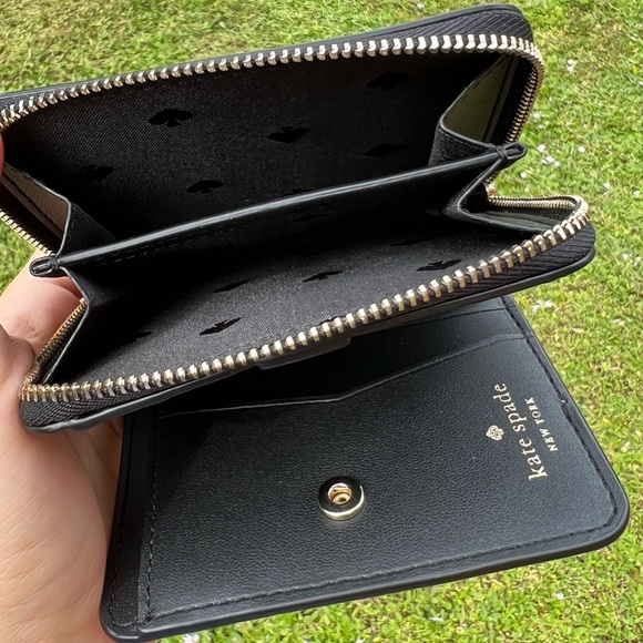 Kate Spade ♠️ Wallet - Picture 4 of 5